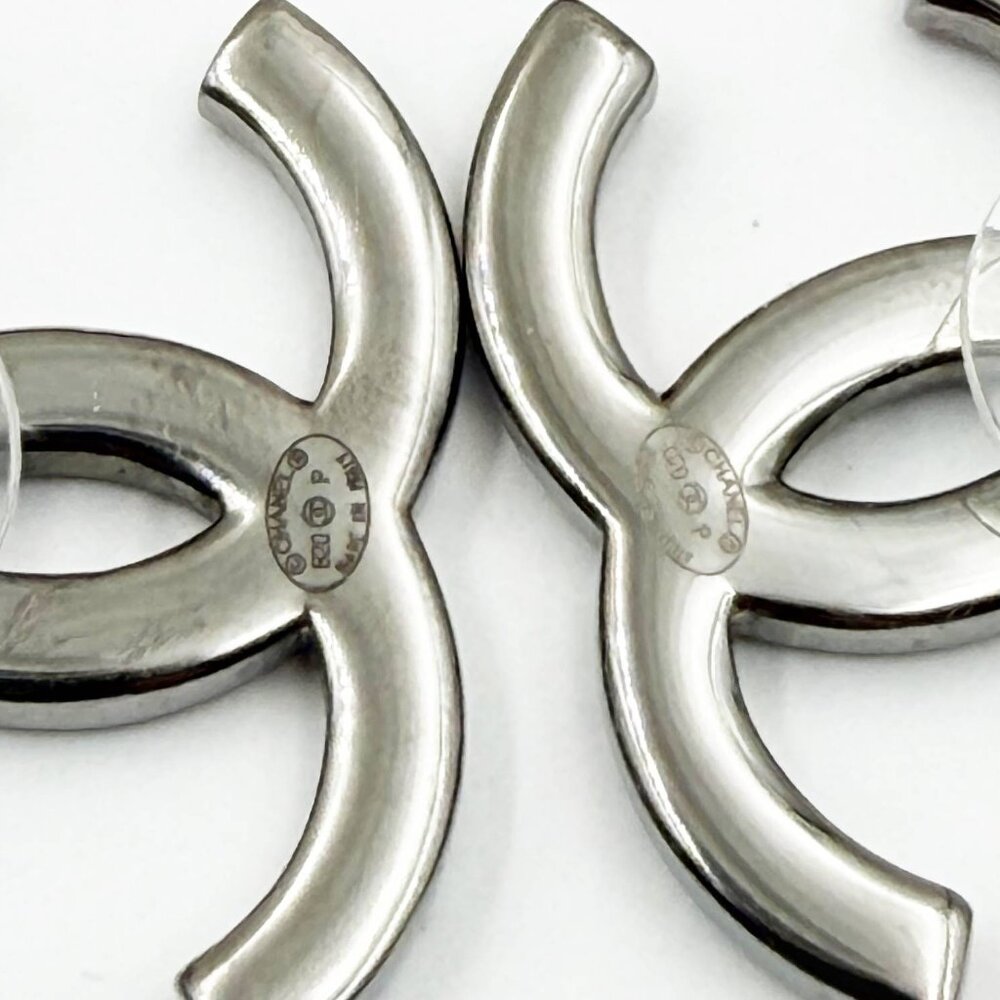 Chanel Gunmetal CC Baguette Princess Crystal Pearl Large Piercing Earrings - Picture 5 of 5